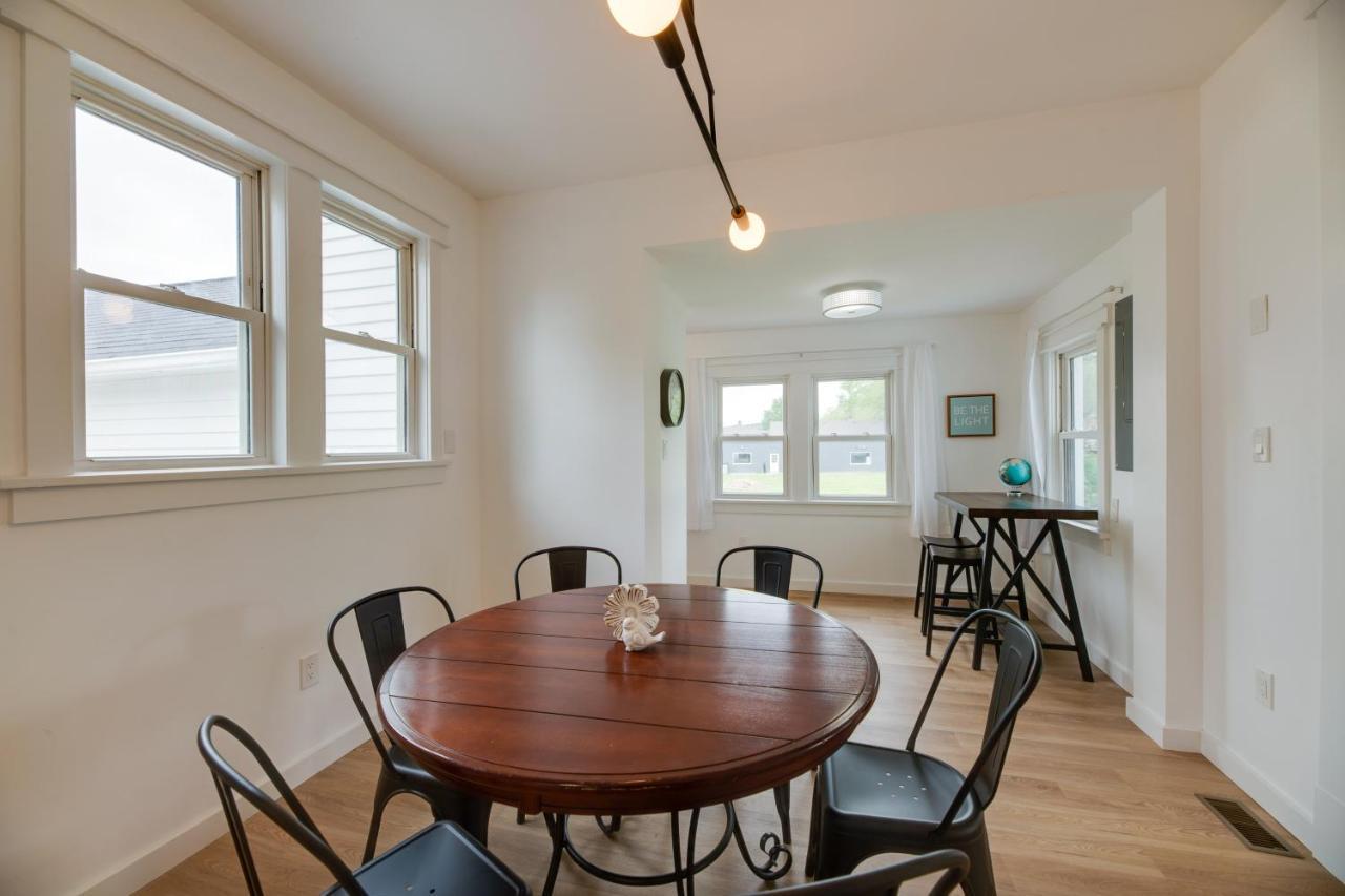 Modern Family Home In Mason With Backyard And Fire Pit Экстерьер фото