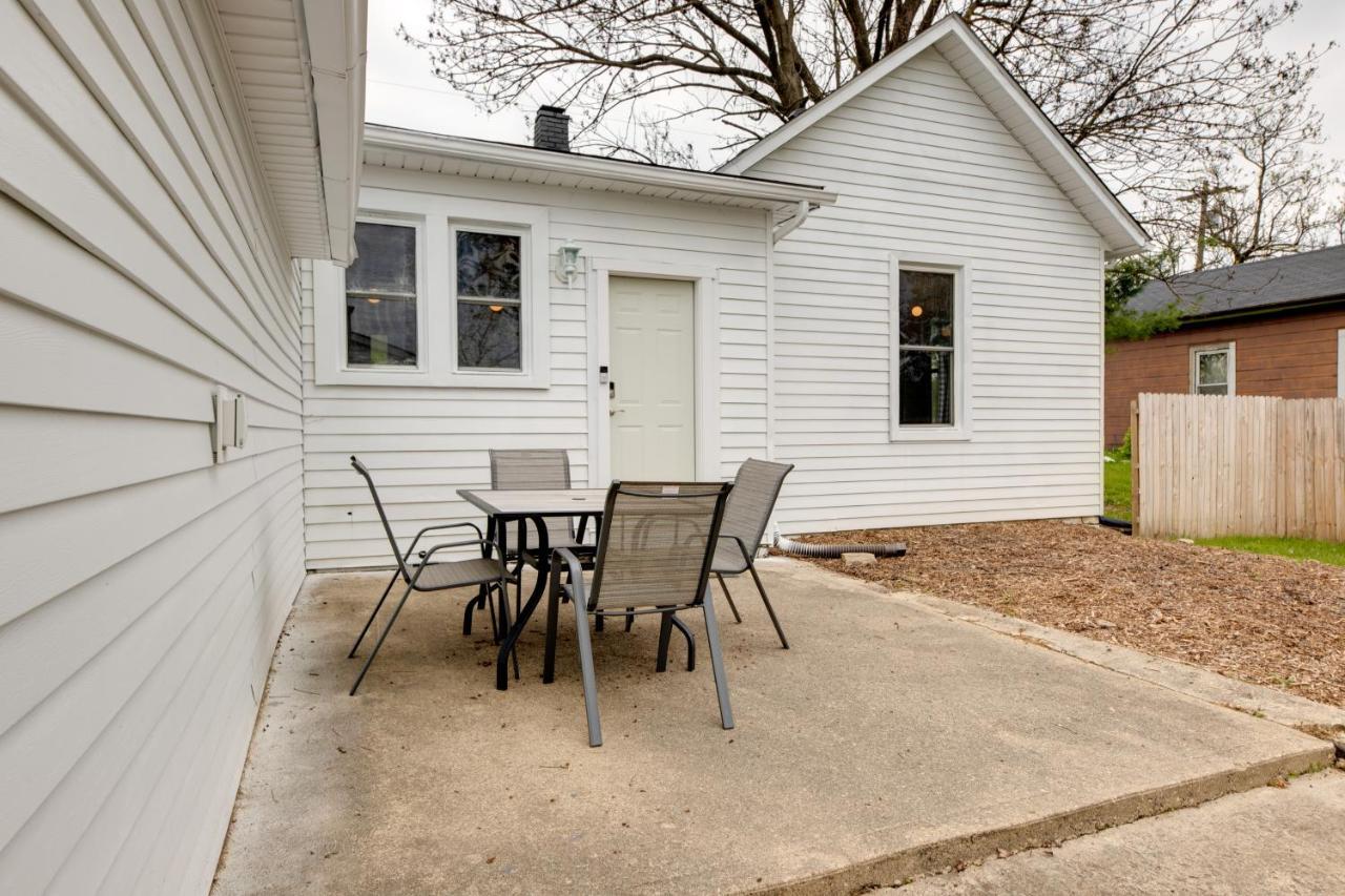 Modern Family Home In Mason With Backyard And Fire Pit Экстерьер фото